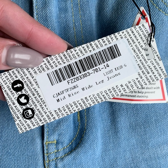 Boohoo Blue Mid Rise Wide Leg Jeans - Picture 5 of 16